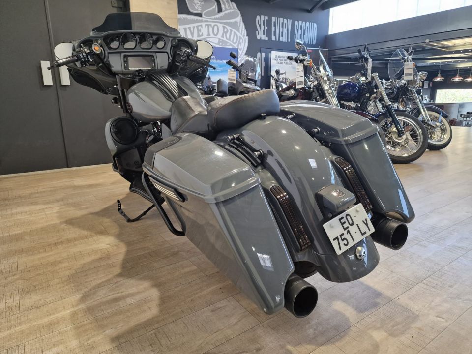 HARLEY-DAVIDSON TOURING STREET GLIDE 1868 CVO 4