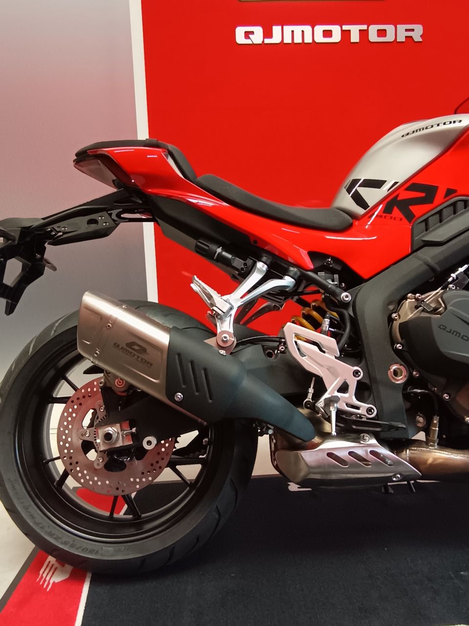 QJ MOTOR SRK800 R 4