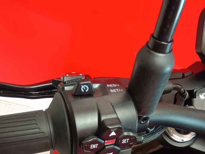QJ MOTOR SRK800 R 4