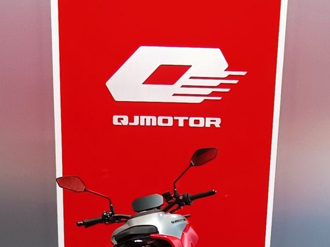 QJ MOTOR SRK800 R 4
