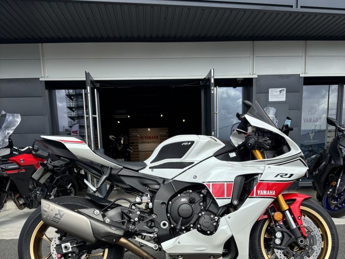 YAMAHA YZF 1000 R1 60TH 4
