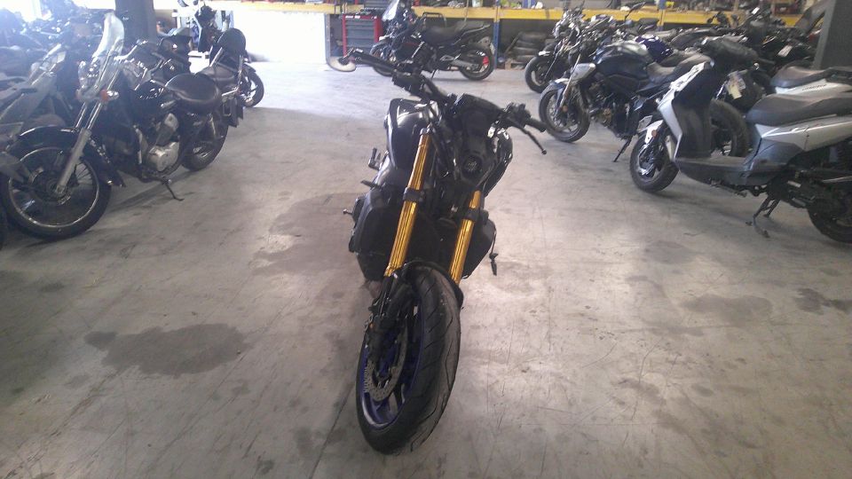 YAMAHA MT-09 SP 4