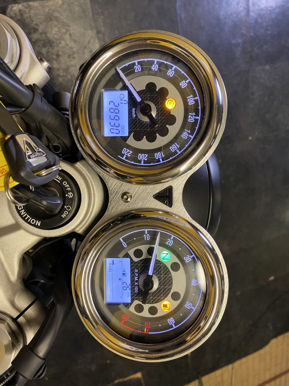 TRIUMPH SPEED TWIN 1200 4