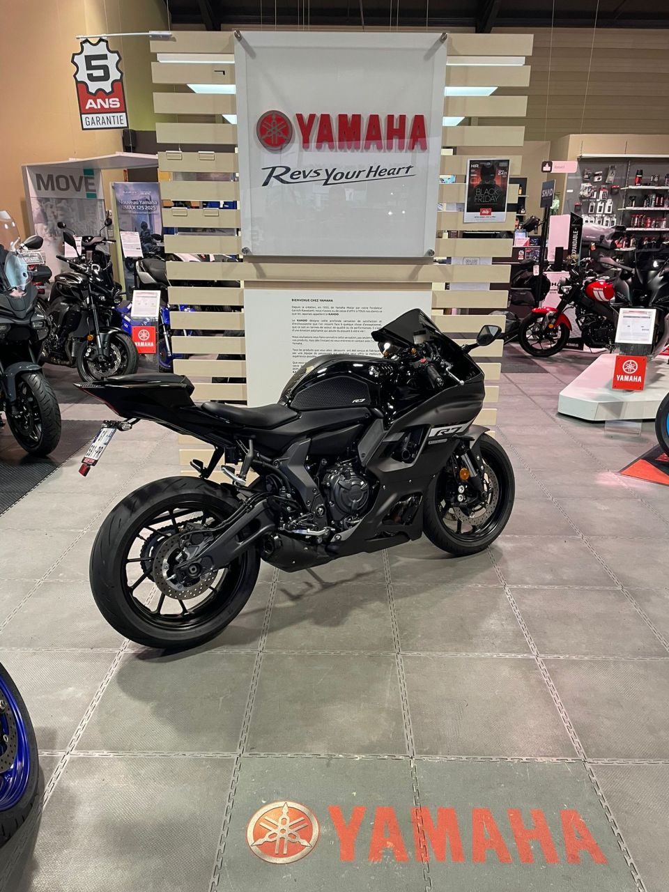YAMAHA YZF-R7 4