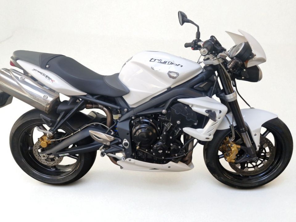 TRIUMPH STREET TRIPLE 675 4
