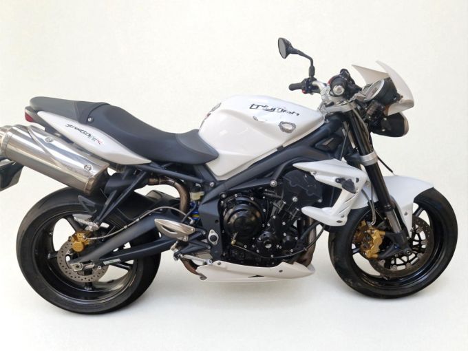 TRIUMPH STREET TRIPLE 675 4