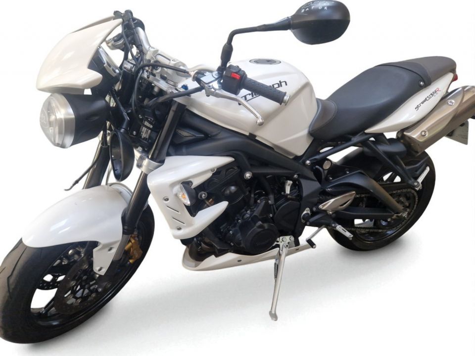 TRIUMPH STREET TRIPLE 675 4