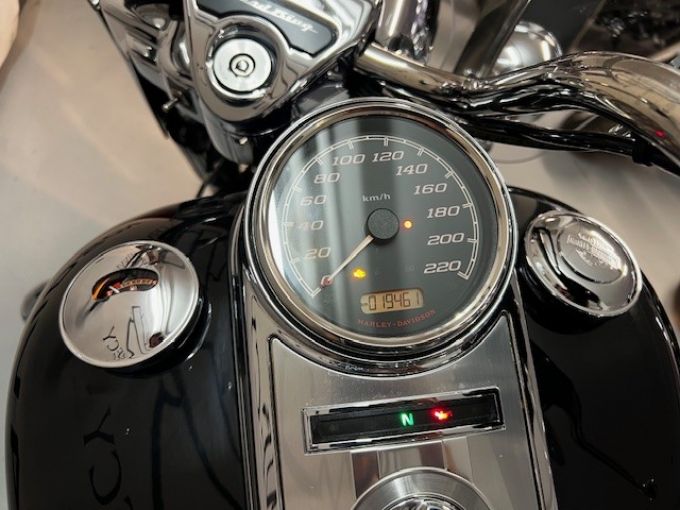 HARLEY-DAVIDSON TOURING ROAD KING 1745 4