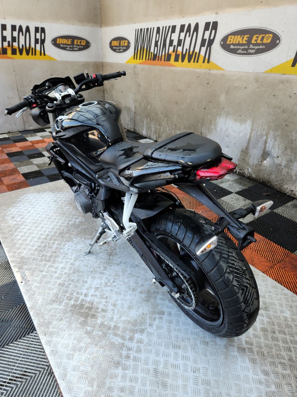 TRIUMPH STREET TRIPLE 660 S A2 4