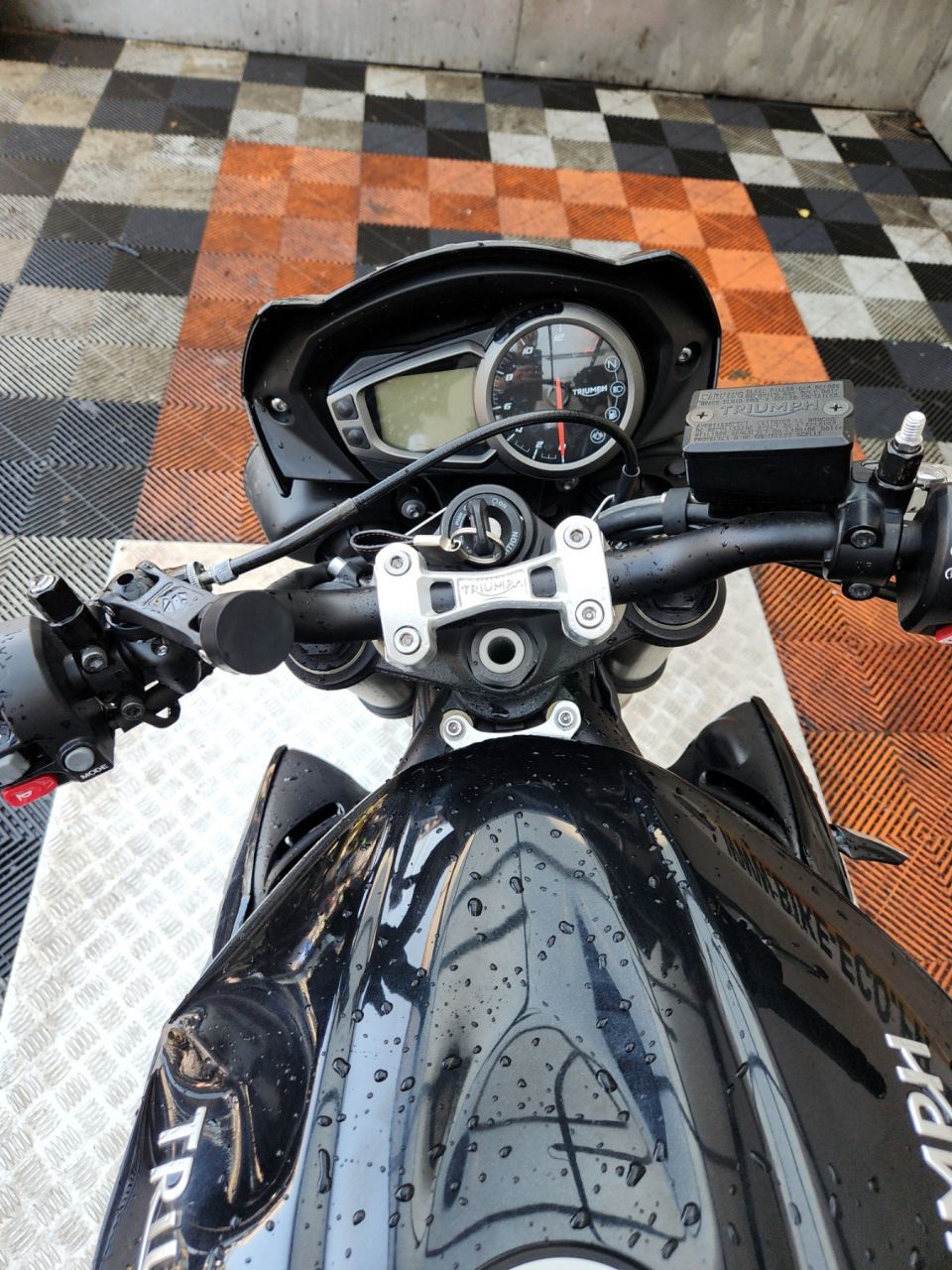 TRIUMPH STREET TRIPLE 660 S A2 4