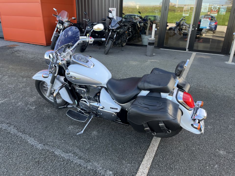 SUZUKI INTRUDER C 800  4