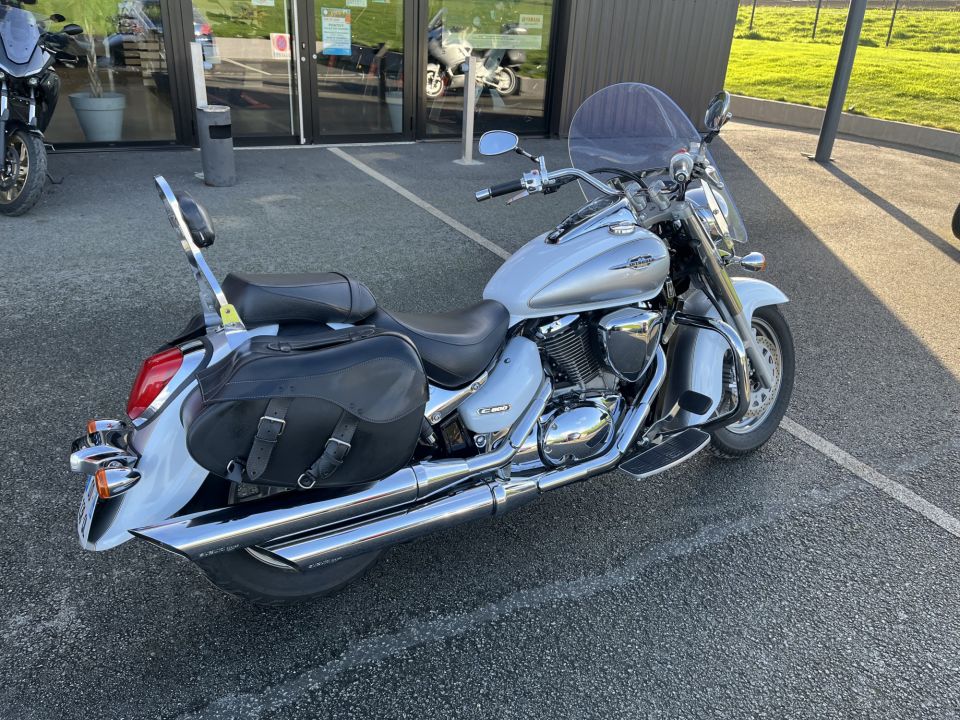 SUZUKI INTRUDER C 800  4