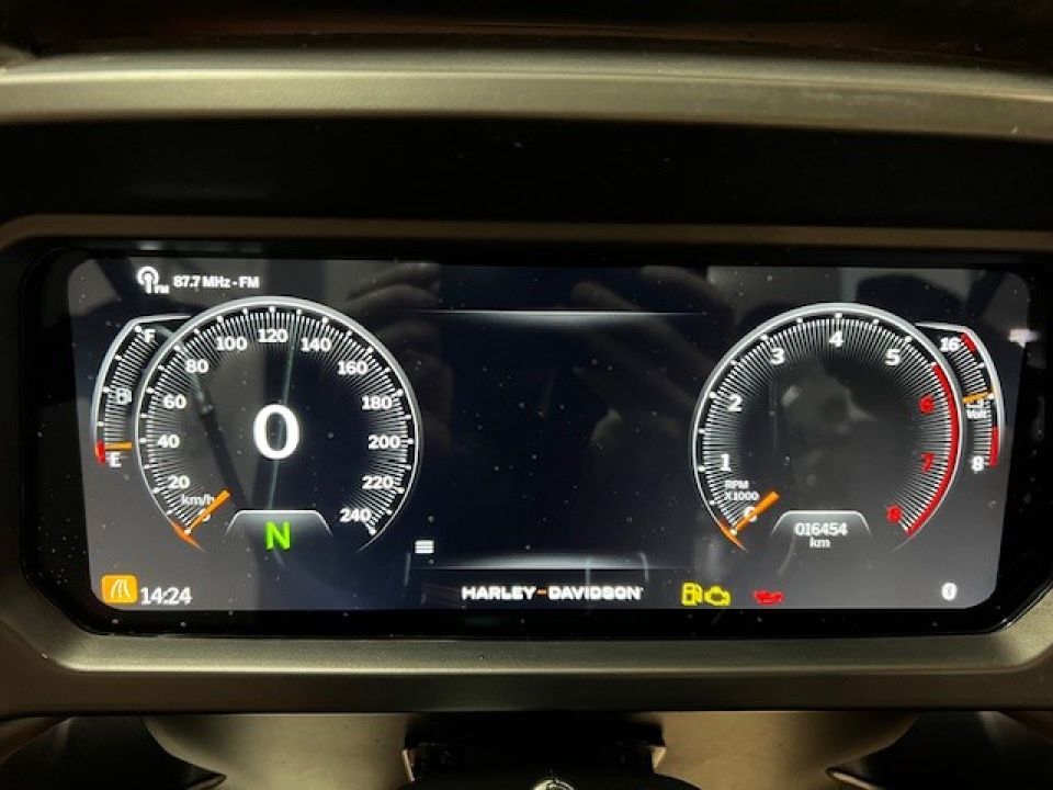 HARLEY-DAVIDSON TOURING ROAD GLIDE 1923 4