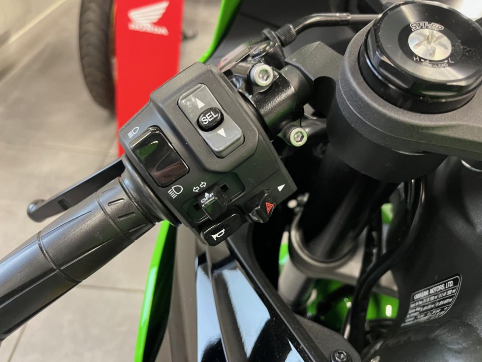 KAWASAKI ZX-6R 636 4