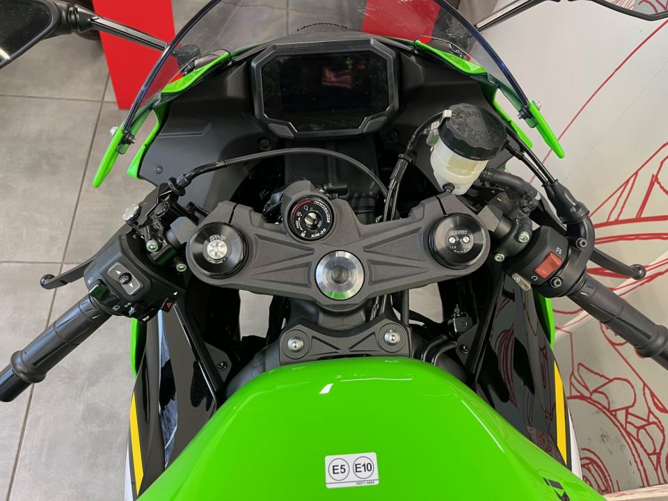 KAWASAKI ZX-6R 636 4