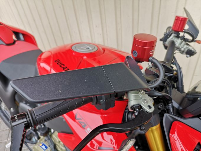 DUCATI STREETFIGHTER V4S 4