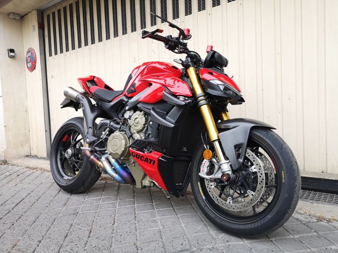 DUCATI STREETFIGHTER V4S 4