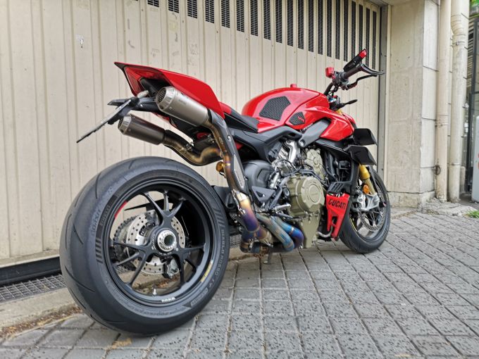 DUCATI STREETFIGHTER V4S 4