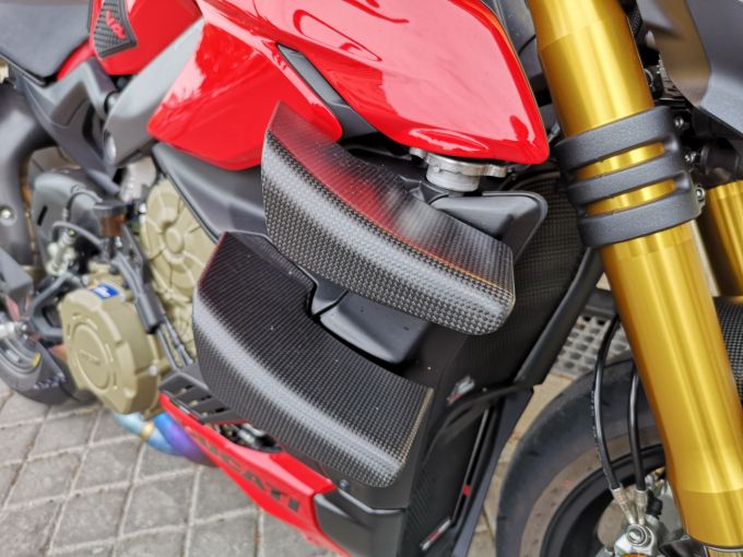 DUCATI STREETFIGHTER V4S 4