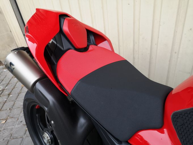 DUCATI STREETFIGHTER V4S 4