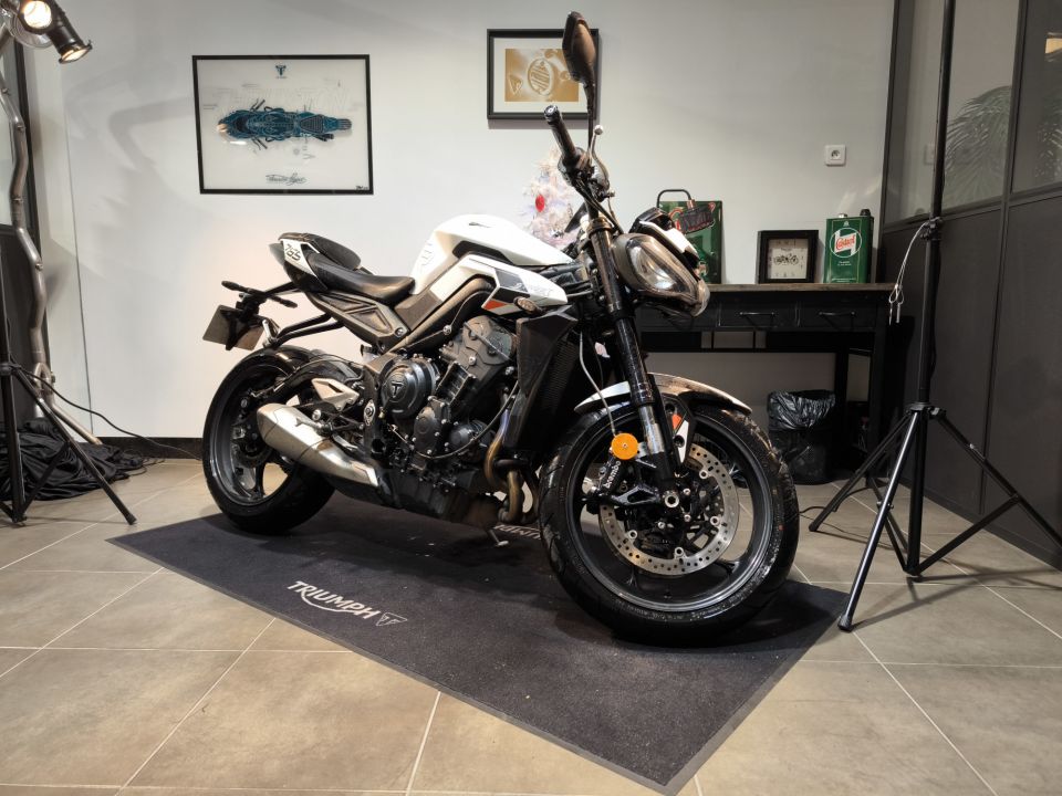 TRIUMPH STREET TRIPLE 765 R 4