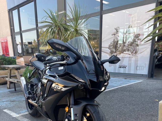 YAMAHA YZF 1000 R1 4
