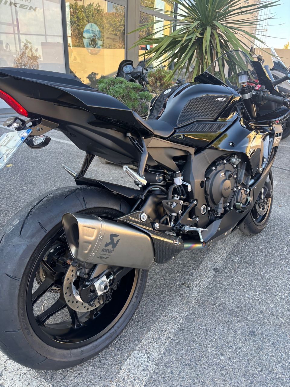 YAMAHA YZF 1000 R1 4