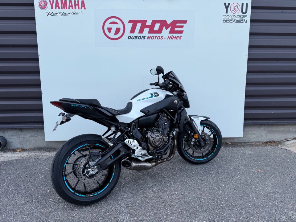 YAMAHA MT-07 (47.5CV) 4