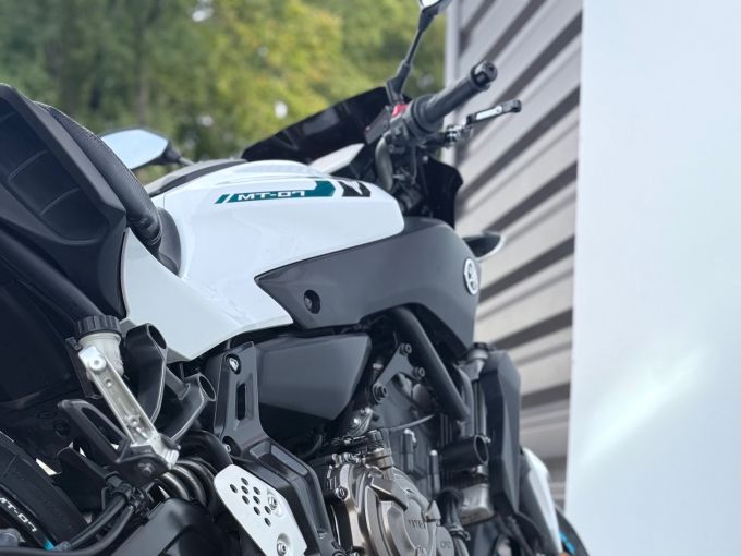 YAMAHA MT-07 (47.5CV) 4
