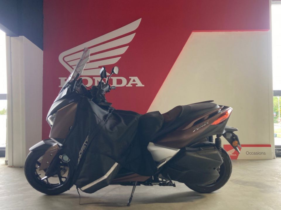 YAMAHA XMAX 300 4
