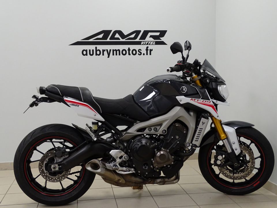 YAMAHA MT-09 4