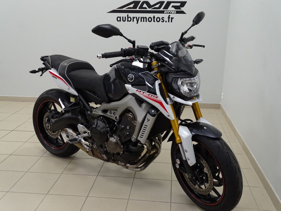 YAMAHA MT-09 4