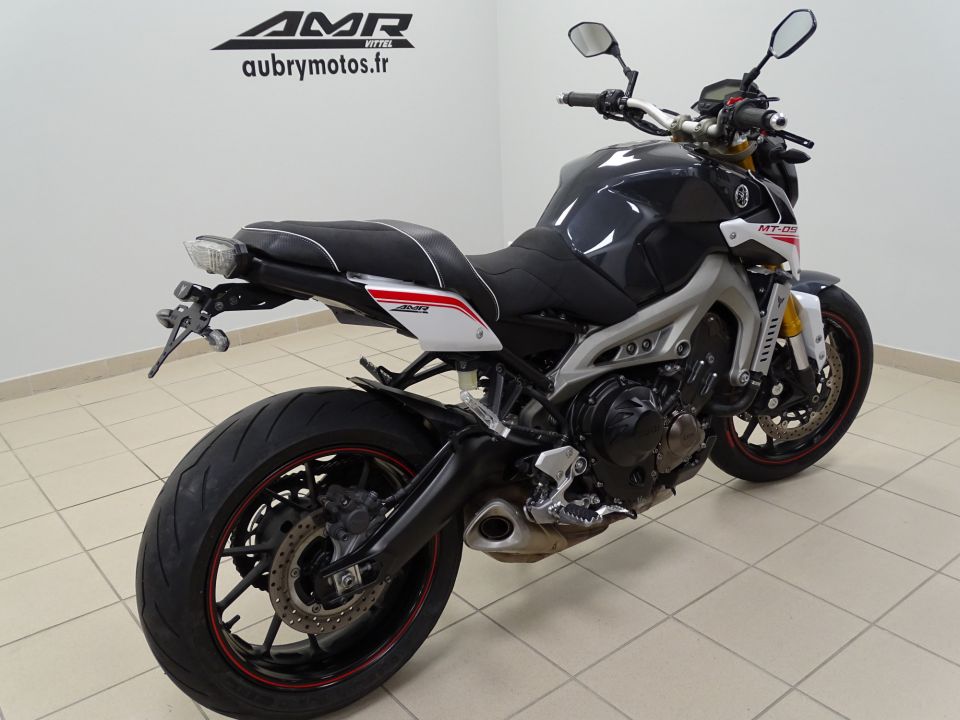 YAMAHA MT-09 4