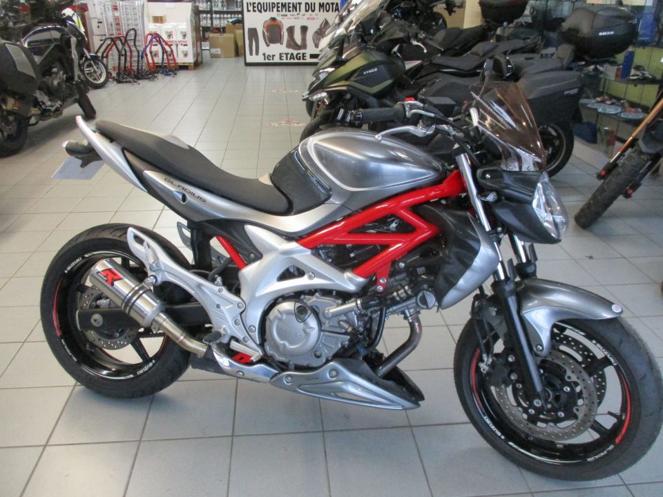 SUZUKI GLADIUS 650 4
