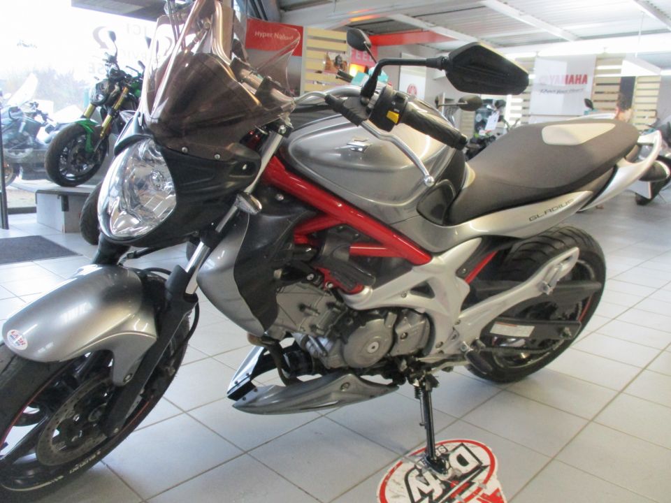 SUZUKI GLADIUS 650 4