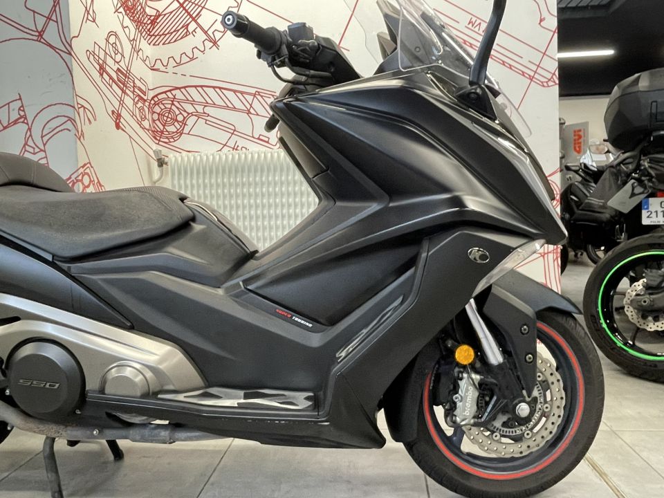 KYMCO AK 550 4