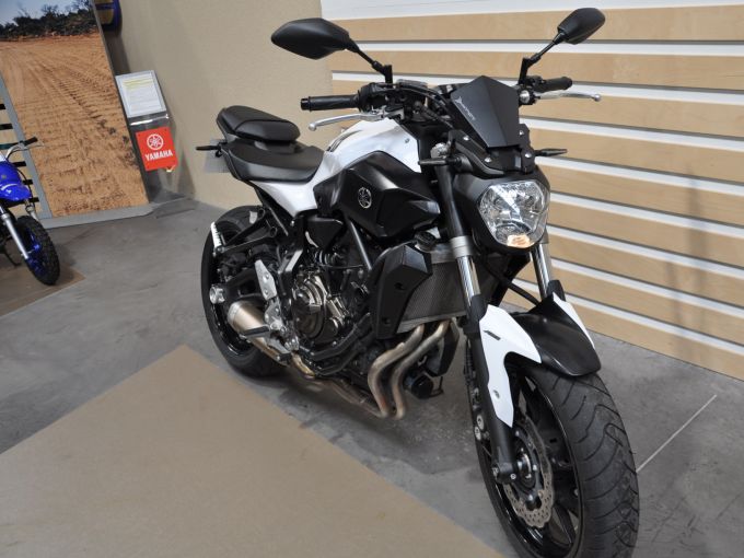YAMAHA MT-07 (47.5CV) 4