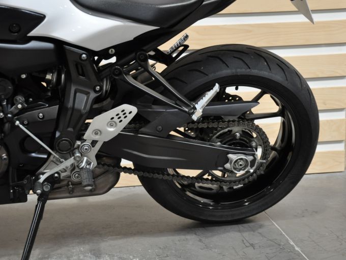 YAMAHA MT-07 (47.5CV) 4