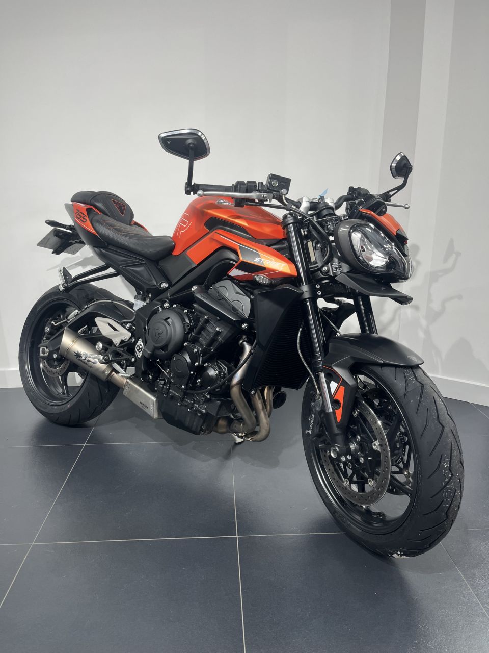 TRIUMPH STREET TRIPLE 675 R 4