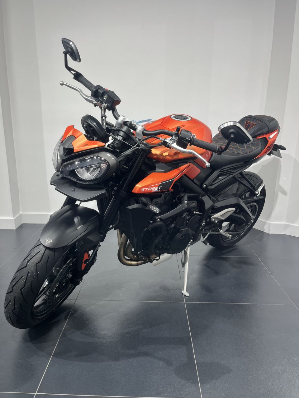 TRIUMPH STREET TRIPLE 675 R 4