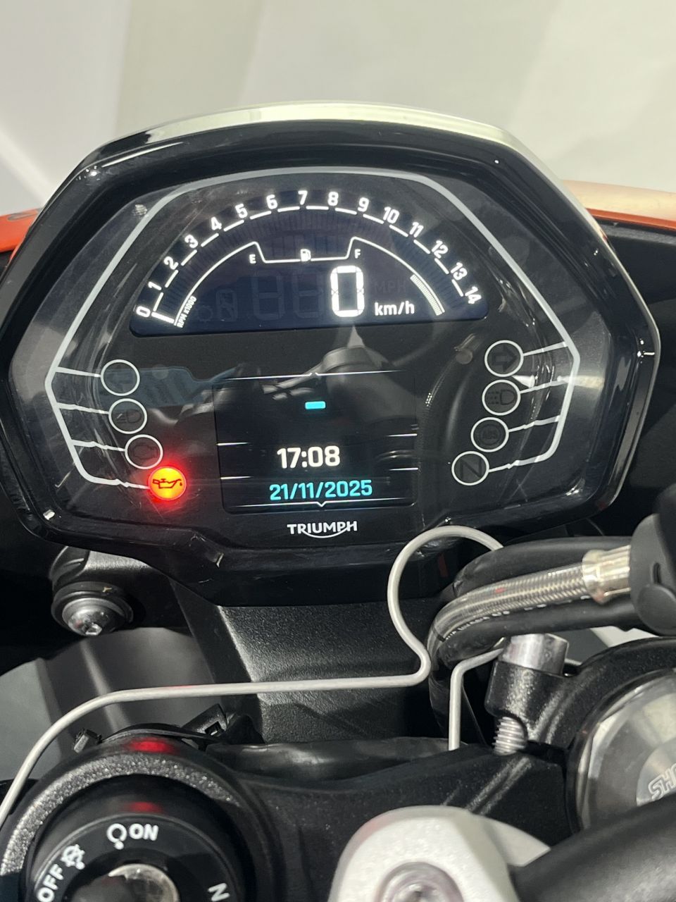 TRIUMPH STREET TRIPLE 675 R 4