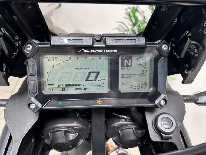 YAMAHA XTZ 1200 SUPER TENERE 4