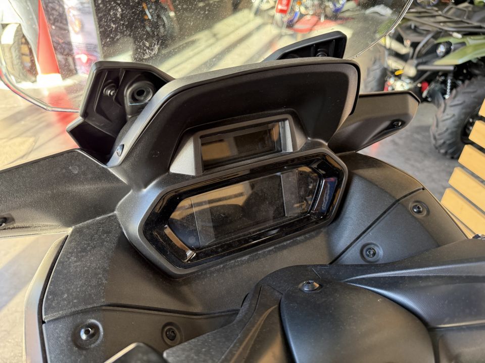 YAMAHA XMAX 300 Tech Max 4