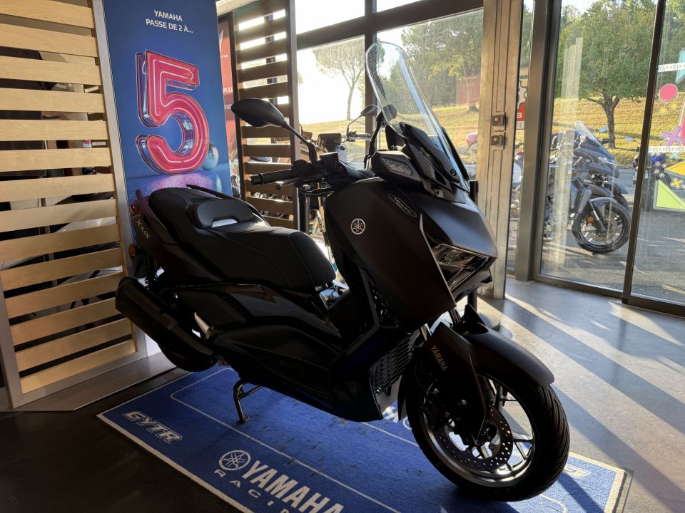 YAMAHA XMAX 300 Tech Max 4