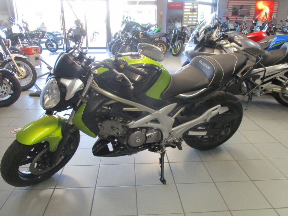 SUZUKI GLADIUS 650 4