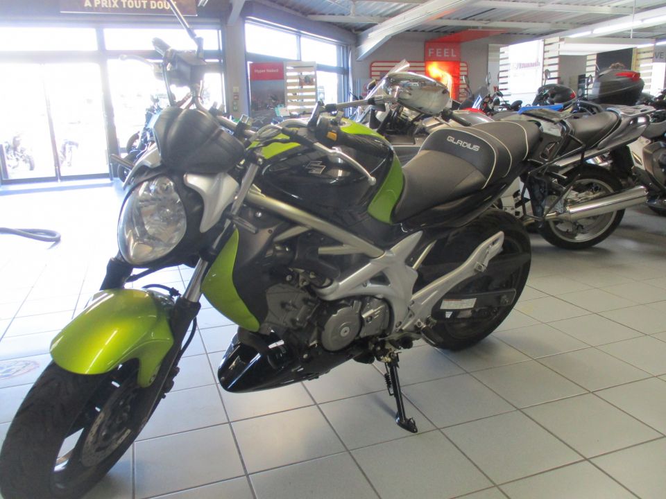 SUZUKI GLADIUS 650 4