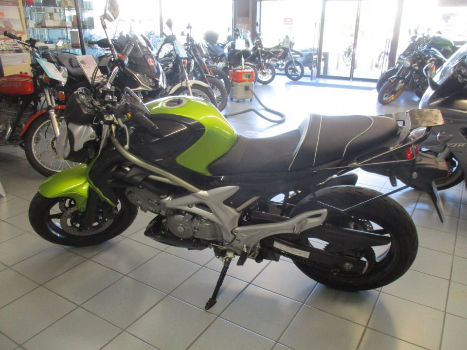 SUZUKI GLADIUS 650 4