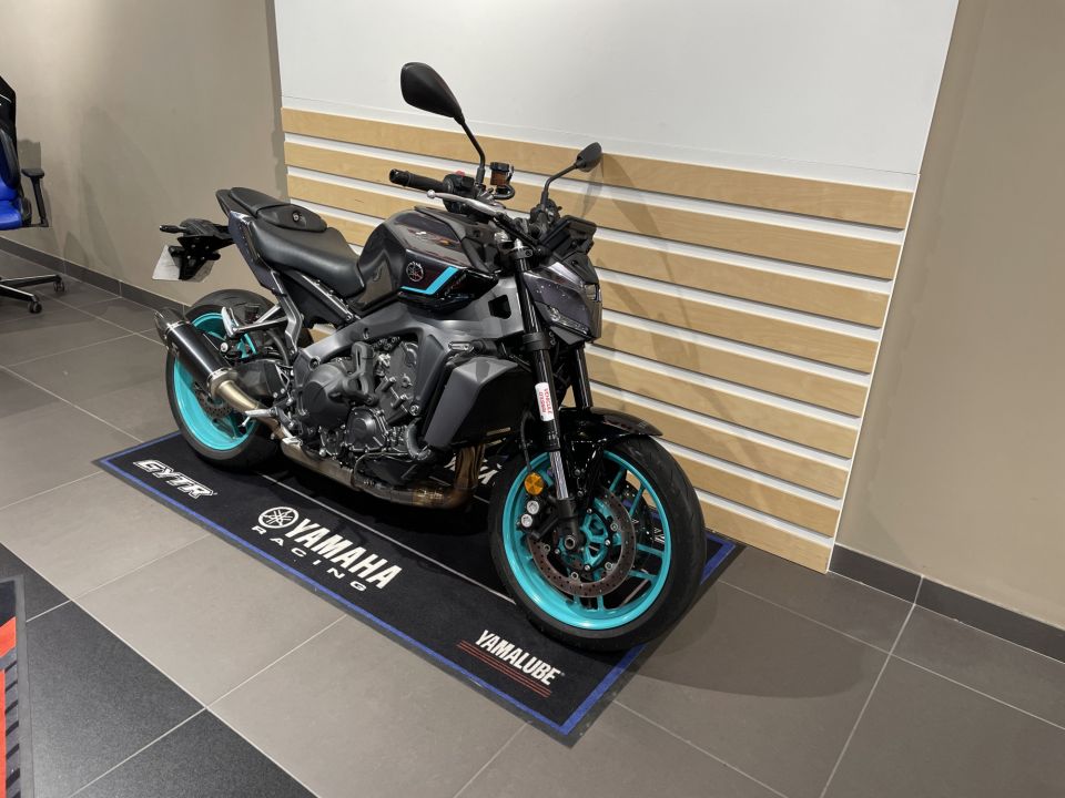 YAMAHA MT-09  Y-AMT 4