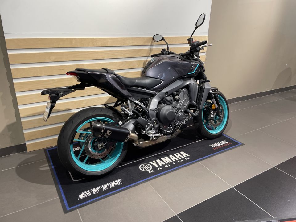 YAMAHA MT-09  Y-AMT 4