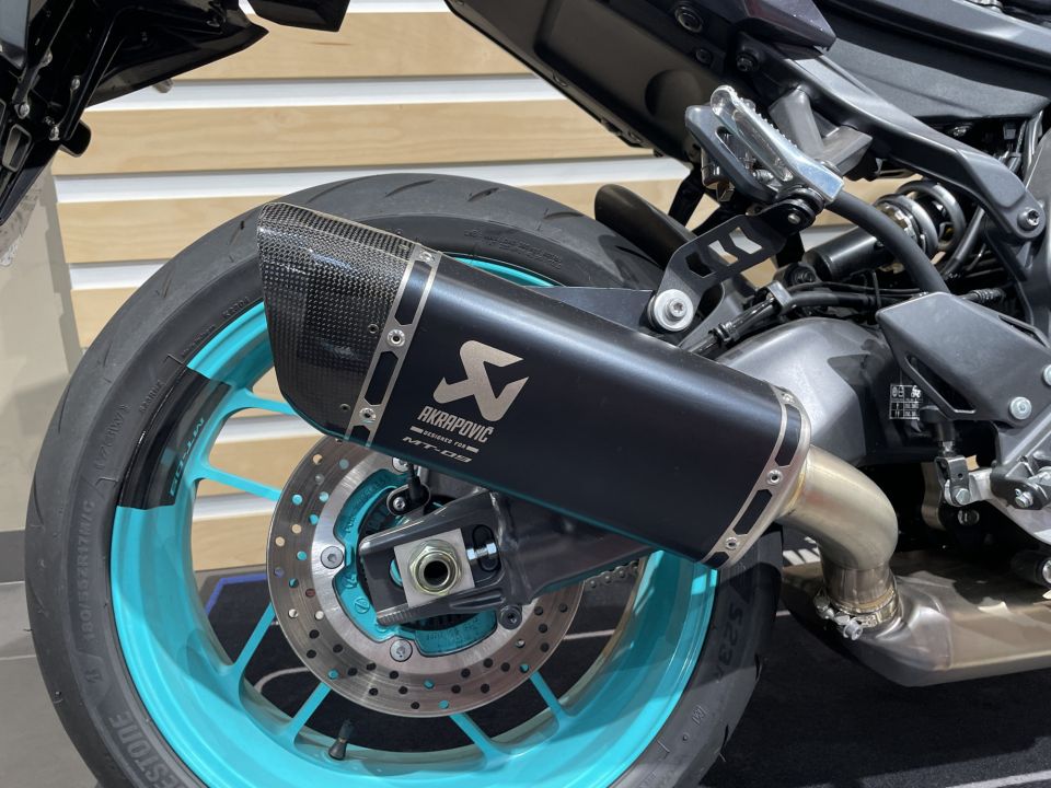 YAMAHA MT-09  Y-AMT 4